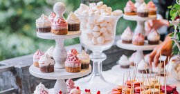 Słodki stół na wesele - które atrakcje będą hitem sezonu?
